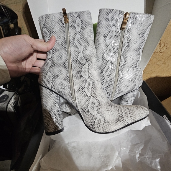 Snake print boots - Picture 4 of 8
